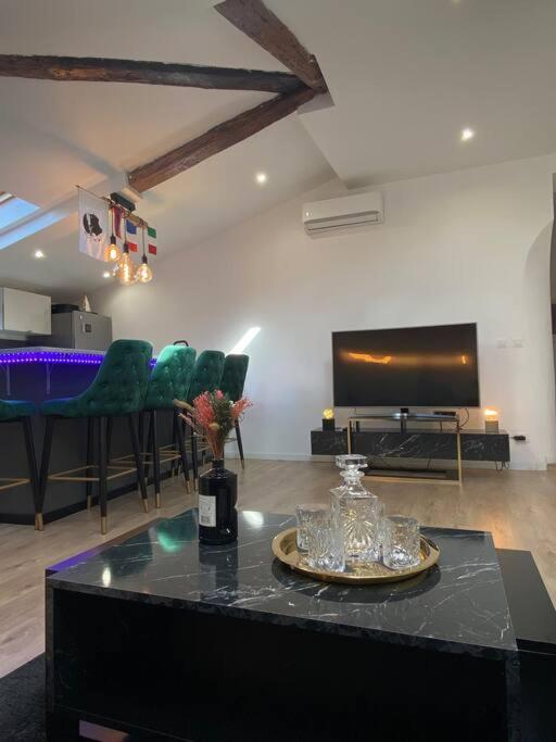 Welcome To Matteo'S Bar - Place Massena 5Min Beach นีซ ภายนอก รูปภาพ